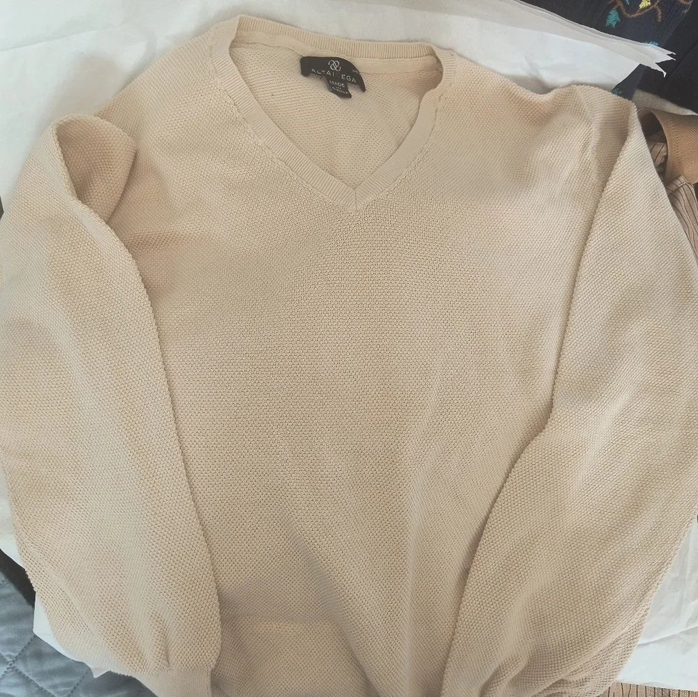 5 men's small shirts.  Misc brands.one need mended see photos.Euc - Picture 4 of 12